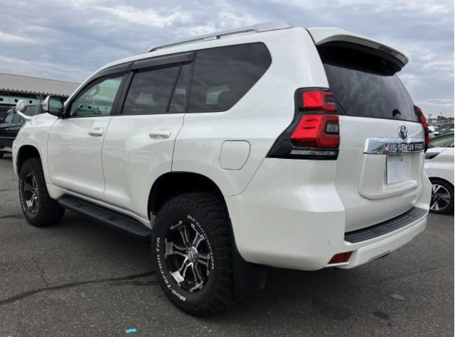 TOYOTA LANDCRUISER PRADO 2018