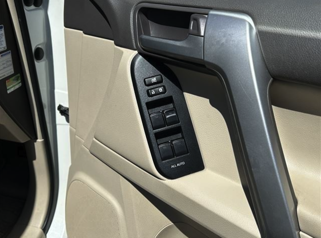 TOYOTA LANDCRUISER PRADO 2018