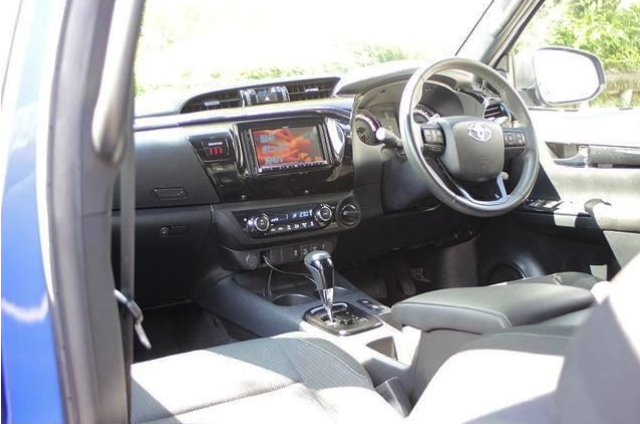 TOYOTA HILUX 2019