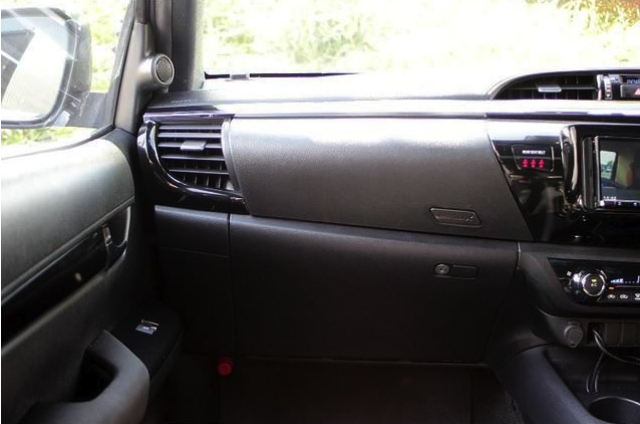 TOYOTA HILUX 2019