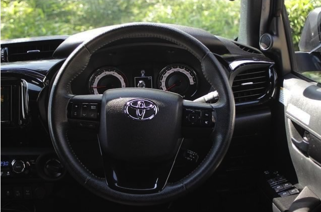 TOYOTA HILUX 2019