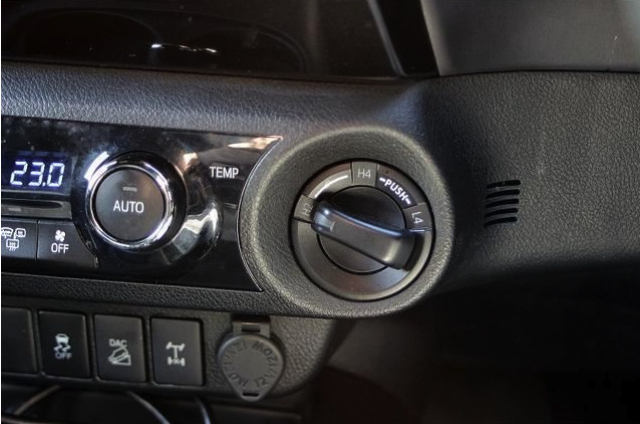 TOYOTA HILUX 2019