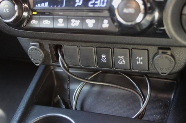 TOYOTA HILUX 2019