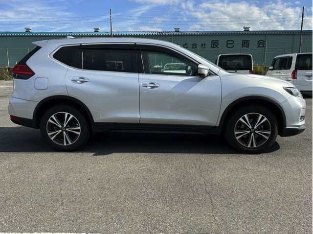 NISSAN X-TRAIL 2018