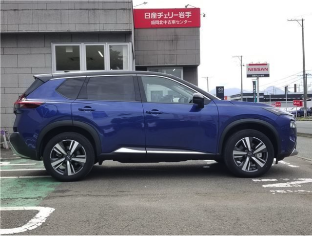 NISSAN X-TRAIL 2023