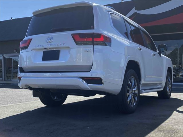 TOYOTA LAND CRUISER 300S ZX (2024)