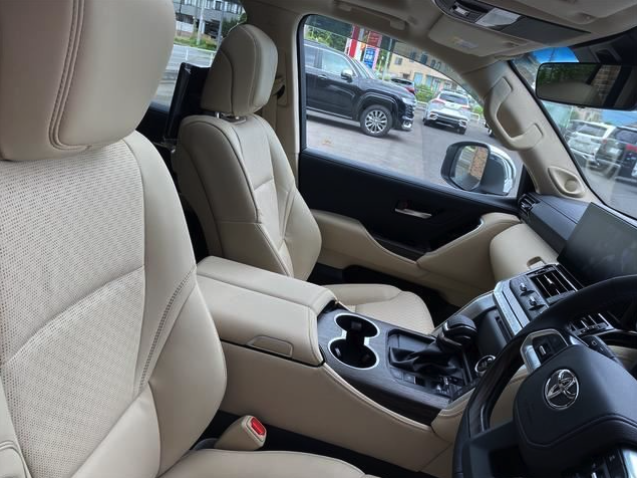 TOYOTA LAND CRUISER 300S ZX (2024)