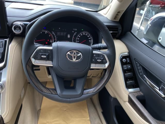 TOYOTA LAND CRUISER 300S ZX (2024)