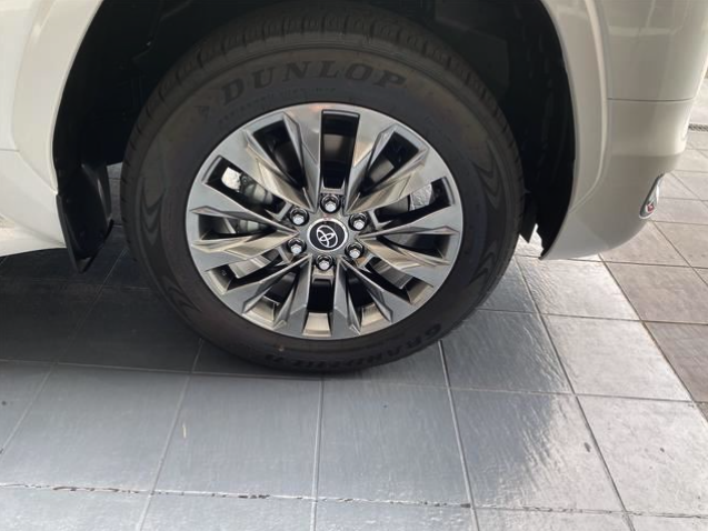 TOYOTA LAND CRUISER 300S ZX (2024)
