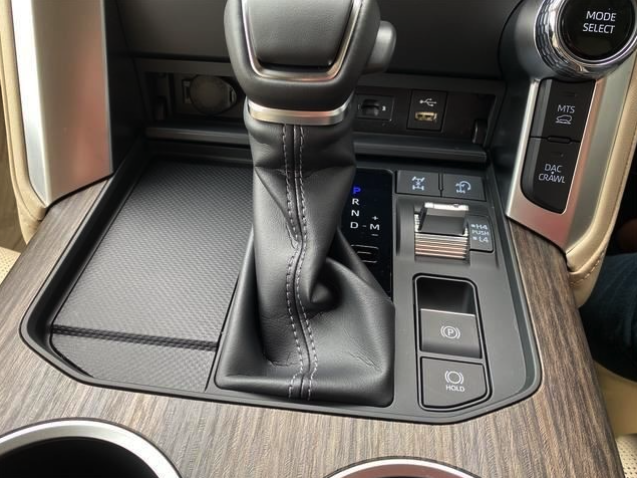 TOYOTA LAND CRUISER 300S ZX (2024)