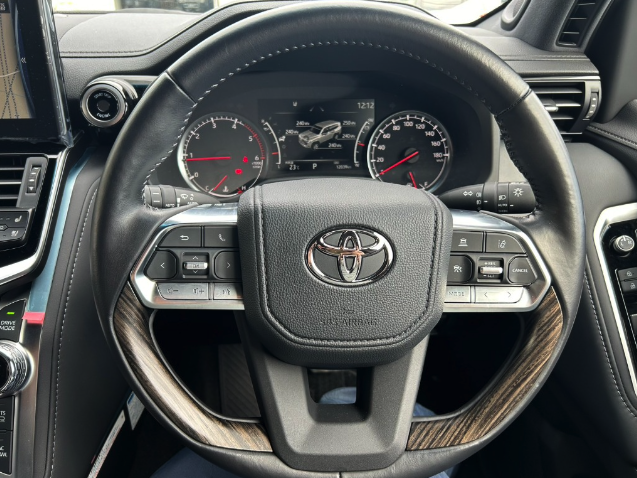 TOYOTA LAND CRUISER 300S ZX (2024)