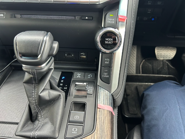 TOYOTA LAND CRUISER 300S ZX (2024)