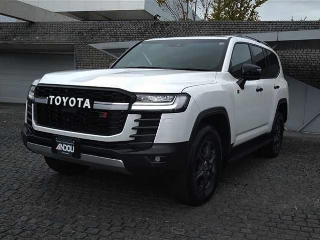 TOYOTA LAND CRUISER 300S GR (2024)