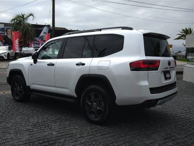 TOYOTA LAND CRUISER 300S GR (2024)