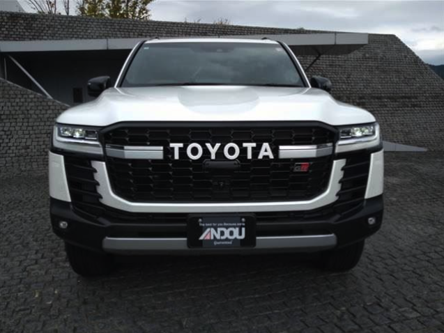 TOYOTA LAND CRUISER 300S GR (2024)