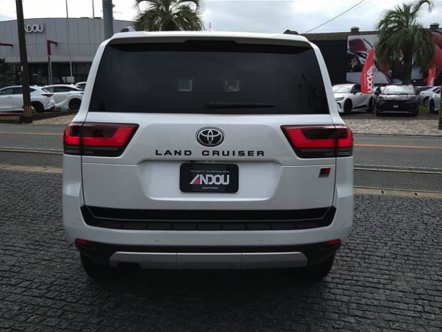 TOYOTA LAND CRUISER 300S GR (2024)