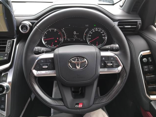 TOYOTA LAND CRUISER 300S GR (2024)