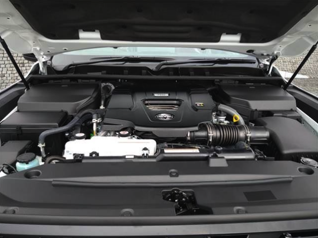 TOYOTA LAND CRUISER 300S GR (2024)