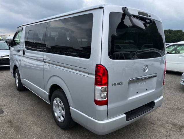 TOYOTA HIACE 2017 DX
