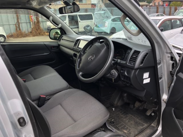 TOYOTA HIACE 2017 DX