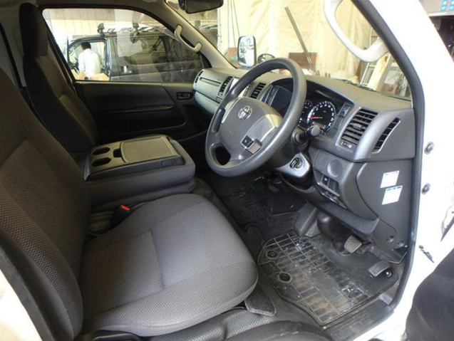 TOYOTA HIACE 2018 DX
