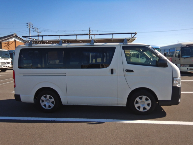 TOYOTA HIACE 2018 DX