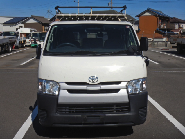 TOYOTA HIACE 2018 DX