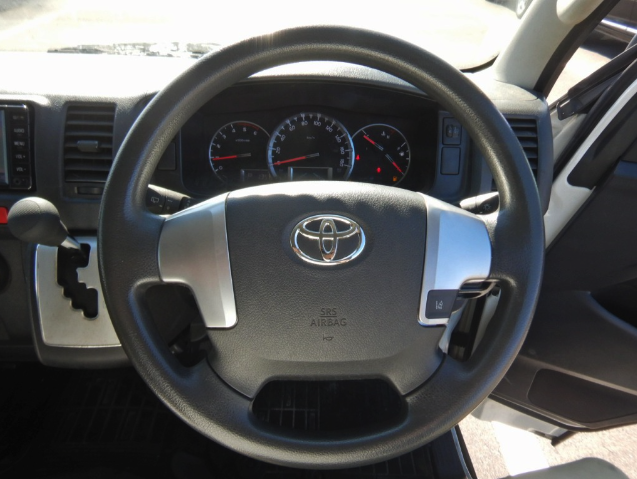 TOYOTA HIACE 2018 DX