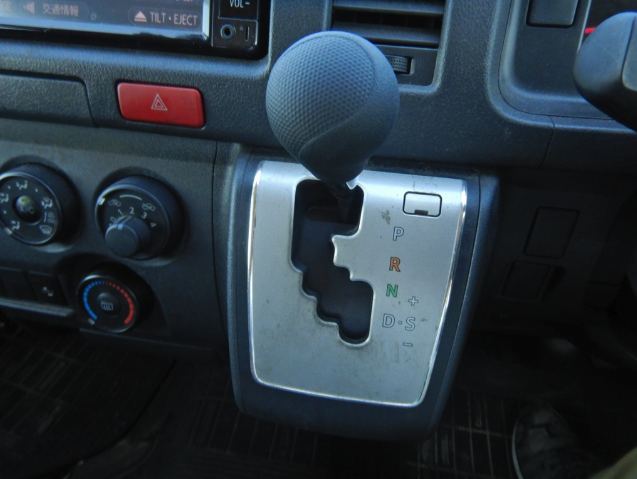 TOYOTA HIACE 2018 DX