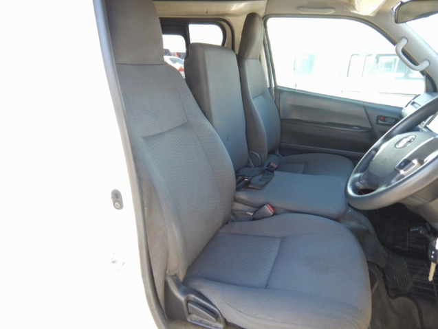 TOYOTA HIACE 2018 DX