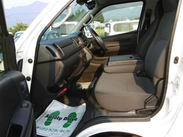 TOYOTA HIACE 2017 DX