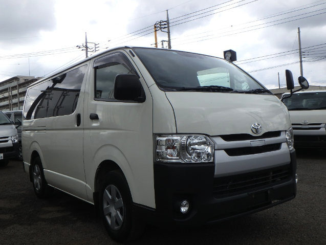 TOYOTA HIACE 2020 DX