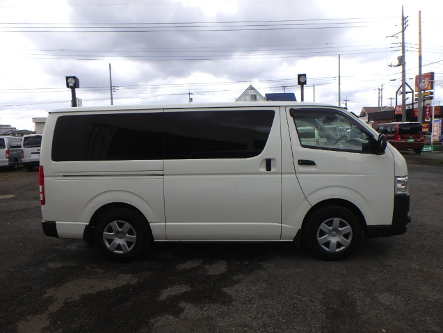 TOYOTA HIACE 2020 DX
