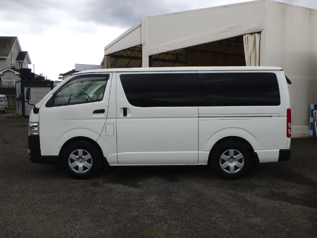 TOYOTA HIACE 2020 DX