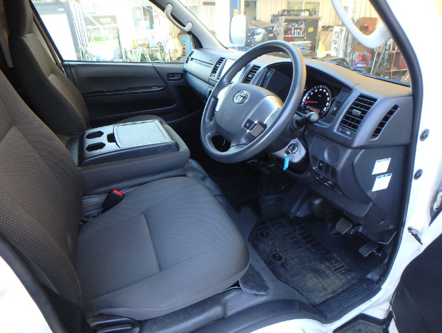 TOYOTA HIACE 2020 DX