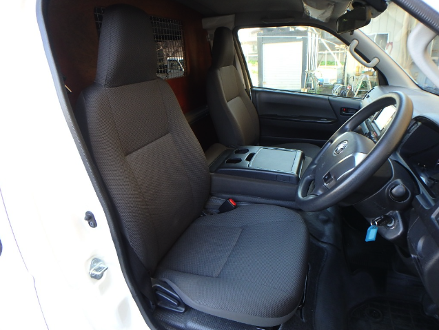 TOYOTA HIACE 2020 DX