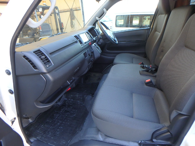 TOYOTA HIACE 2020 DX