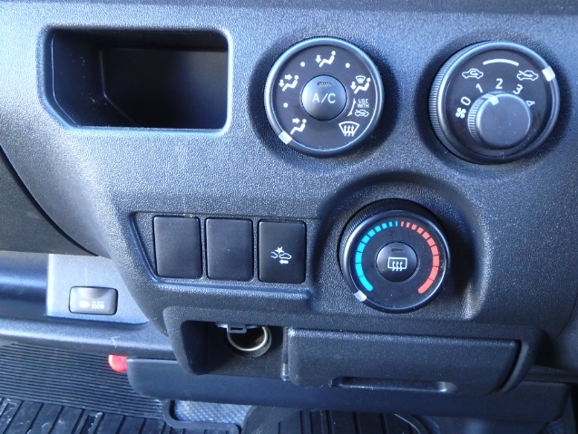 TOYOTA HIACE 2020 DX