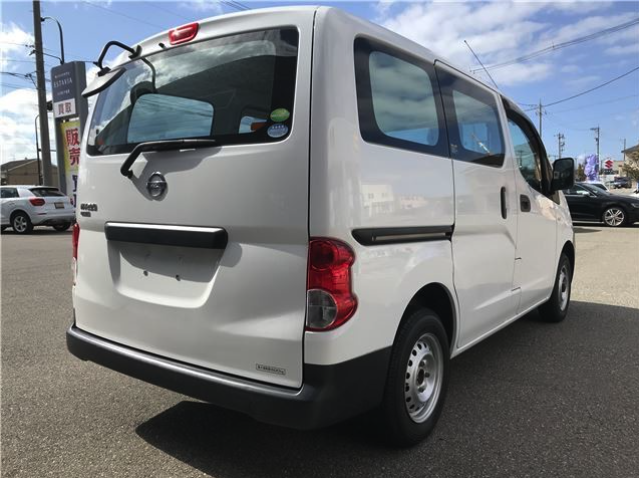 NISSAN NV200 2016