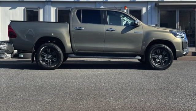 TOYOTA HILUX 2021